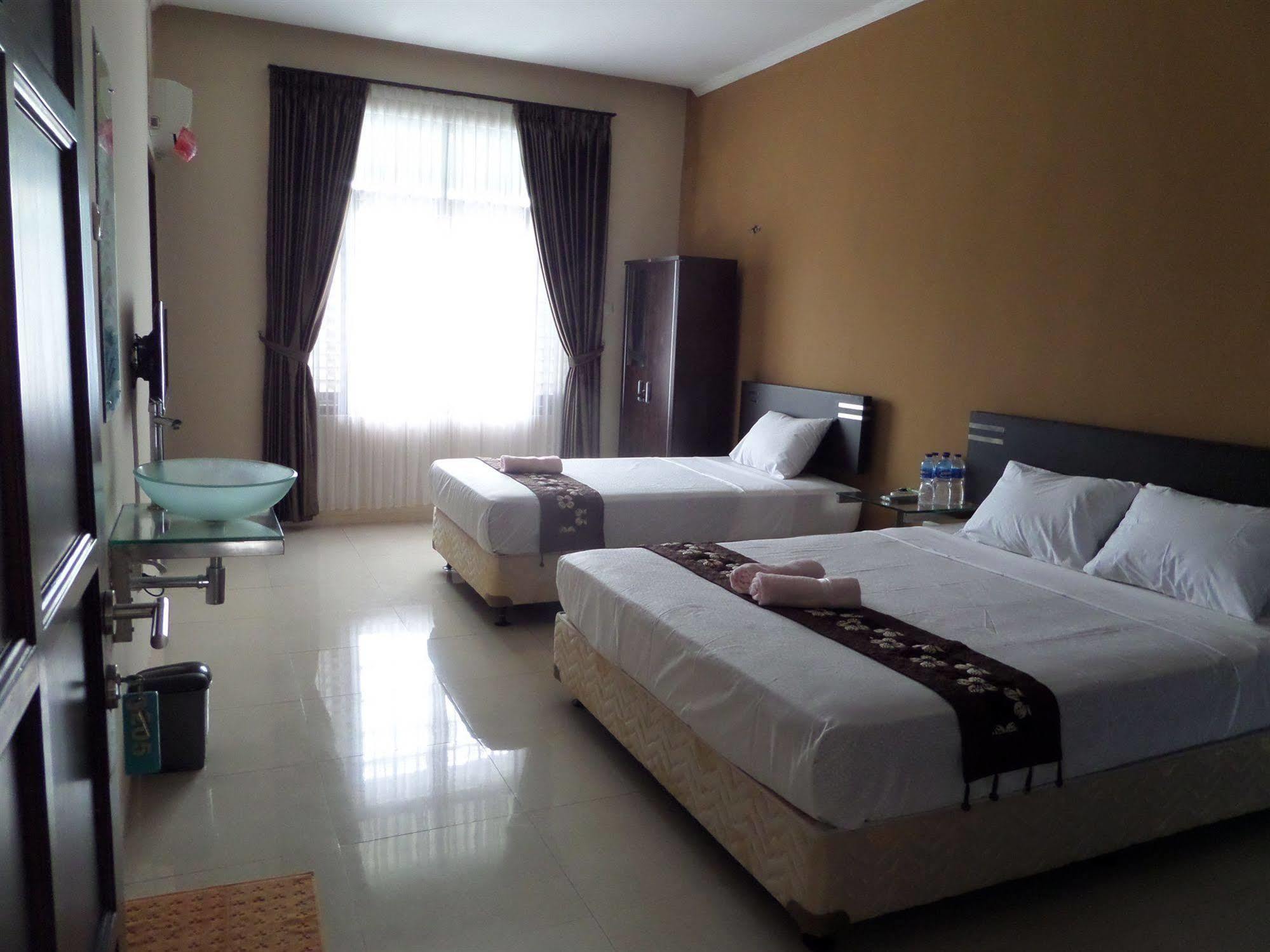 Oyo 201 Emdi House Timoho Hotel Yogyakarta Kültér fotó